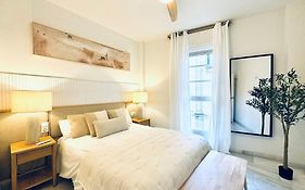 Nuevo Cathedral Deluxe Apartment Sinesedesignhomes